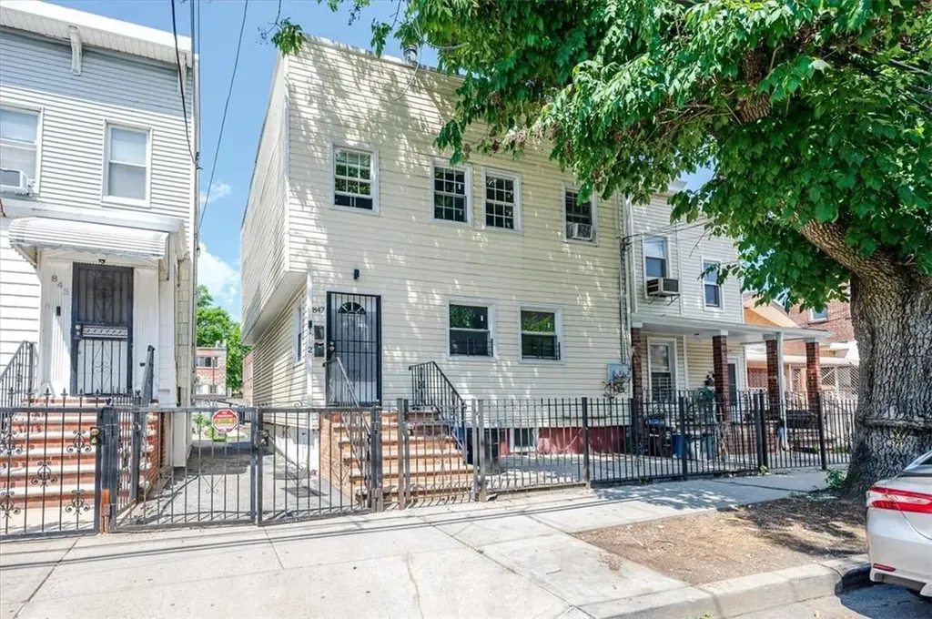 847 E 221st Street Bronx NY 10467