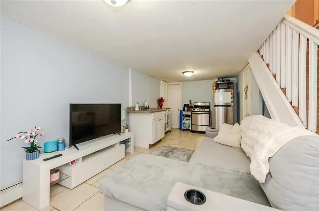 847 E 221st Street Bronx NY 10467