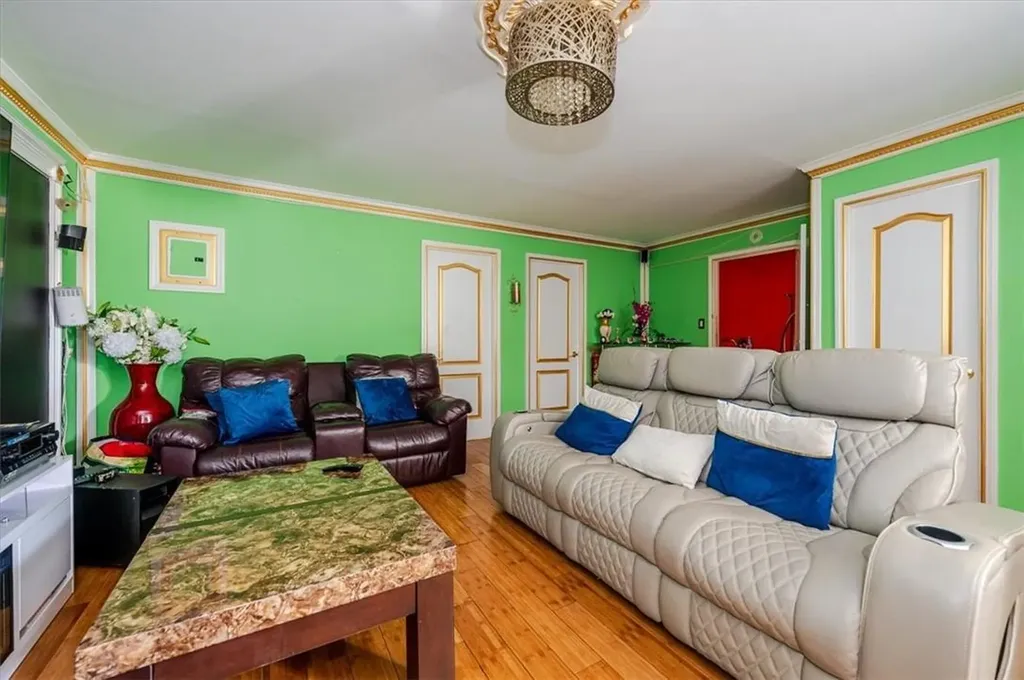 847 E 221st Street Bronx NY 10467