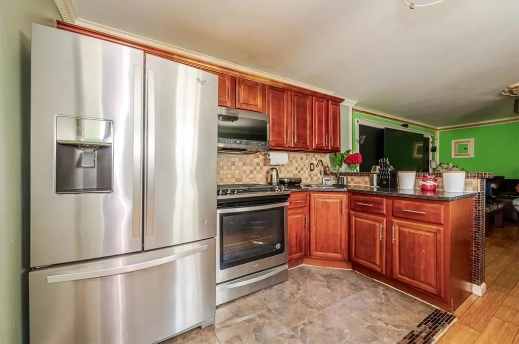 847 E 221st Street Bronx NY 10467