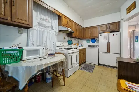 43 Oak Street Yonkers NY 10701