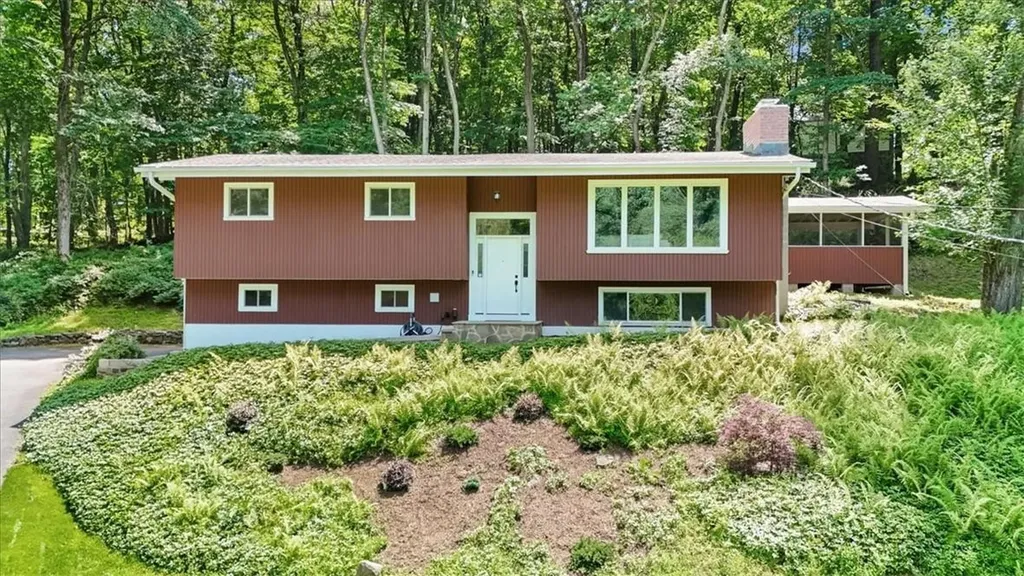 28 Watch Hill Road Cortlandt NY 10520