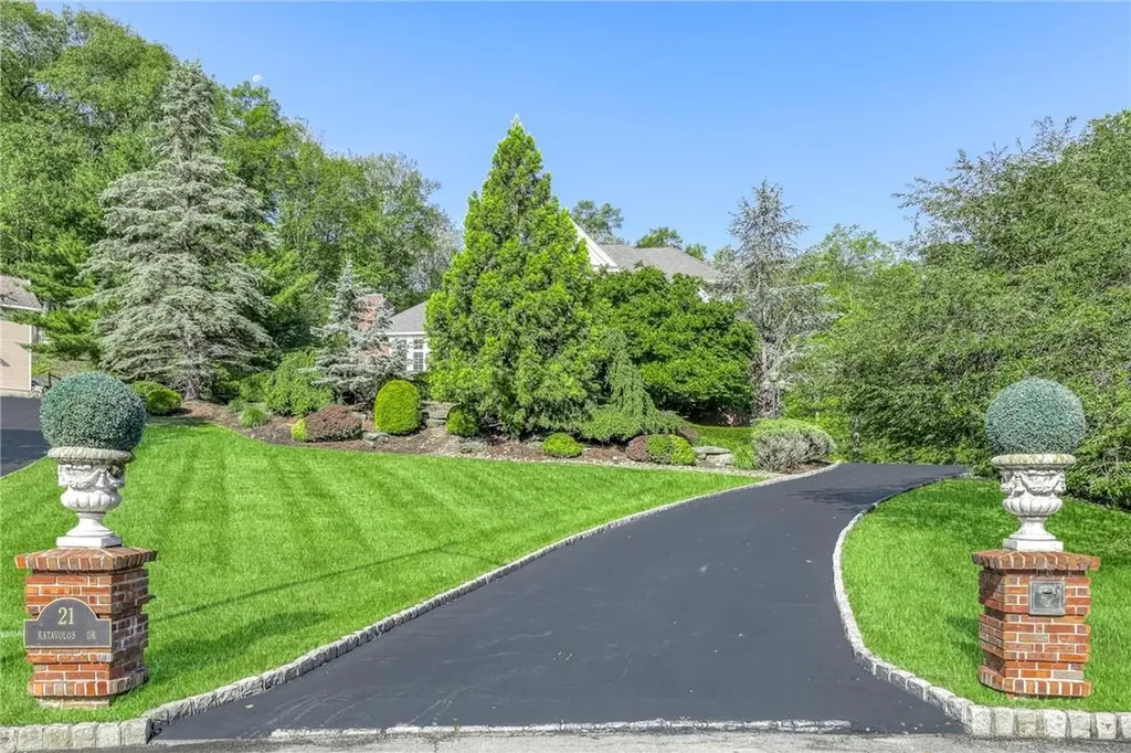 21 Katavolos Drive Tomkins Cove NY 10986