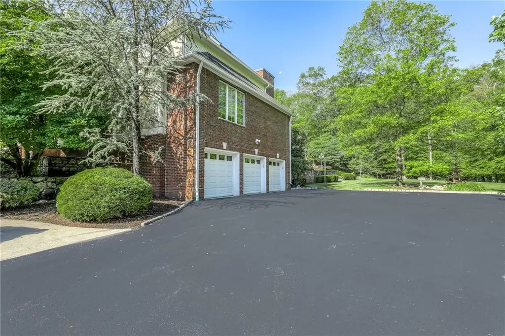 21 Katavolos Drive Tomkins Cove NY 10986