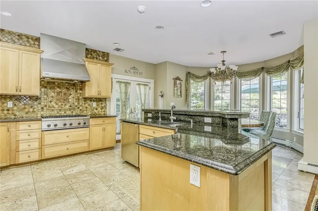 21 Katavolos Drive Tomkins Cove NY 10986