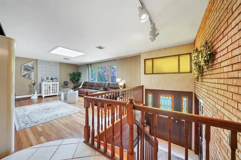 2 Aura Drive Valley Cottage NY 10989