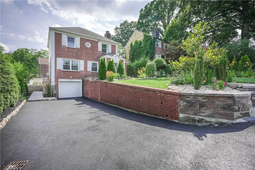 9 Aka 11 Regent Place Yonkers NY 10710