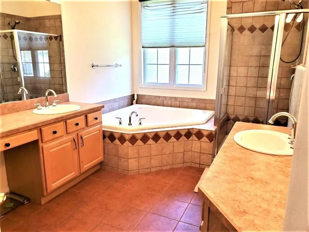 86 Legacy Circle White Plains NY 10603