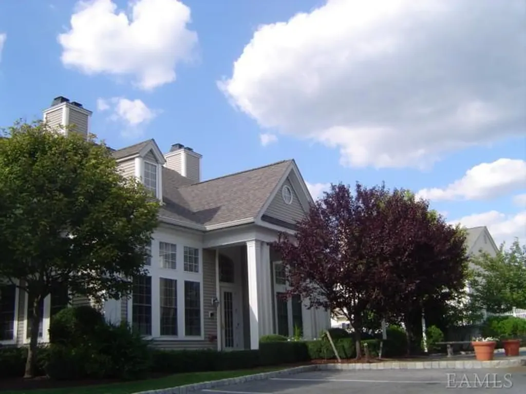86 Legacy Circle White Plains NY 10603