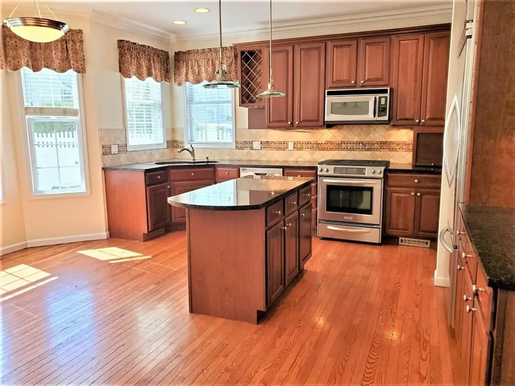86 Legacy Circle White Plains NY 10603