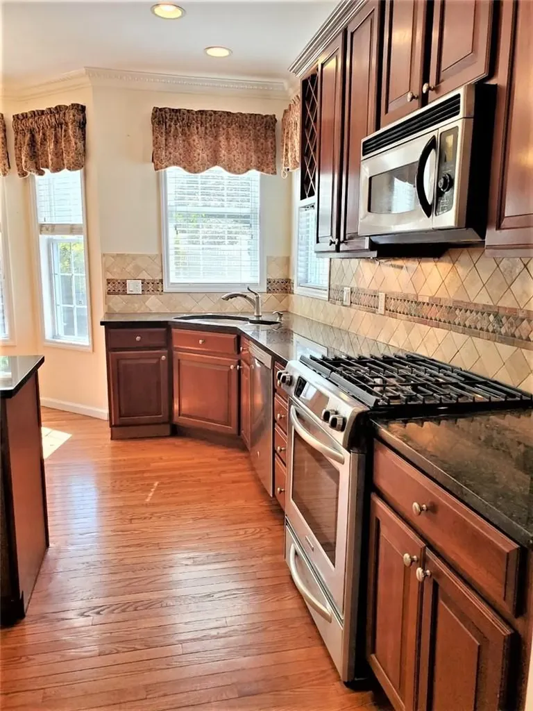 86 Legacy Circle White Plains NY 10603