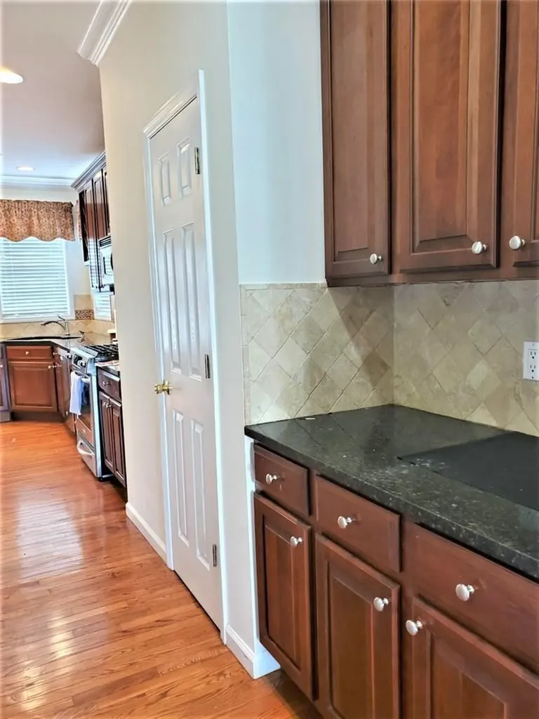 86 Legacy Circle White Plains NY 10603