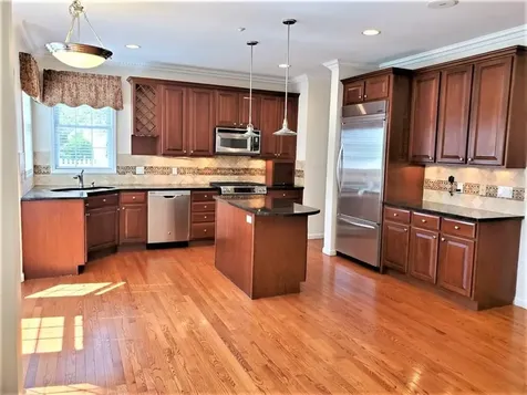 86 Legacy Circle White Plains NY 10603