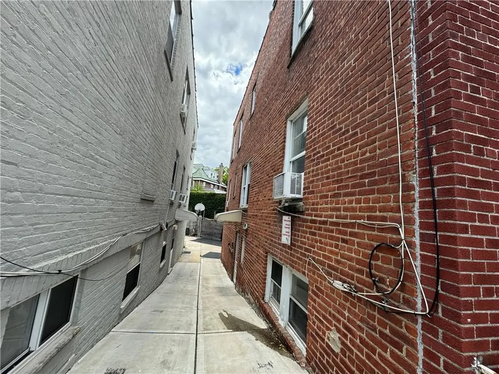 2039 Continental Avenue Bronx NY 10461