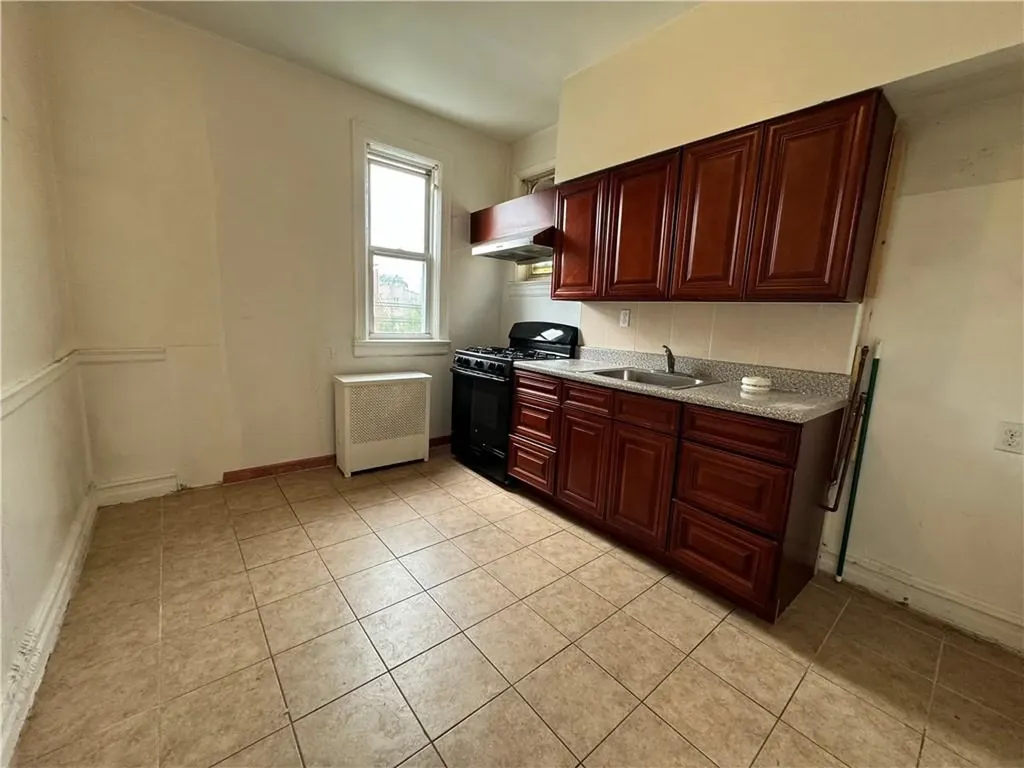 2039 Continental Avenue Bronx NY 10461