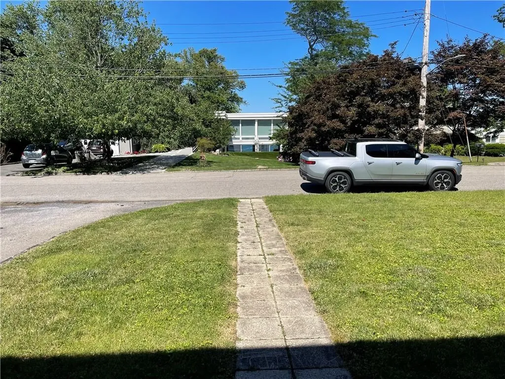 76 Echo Bay Drive New Rochelle NY 10805