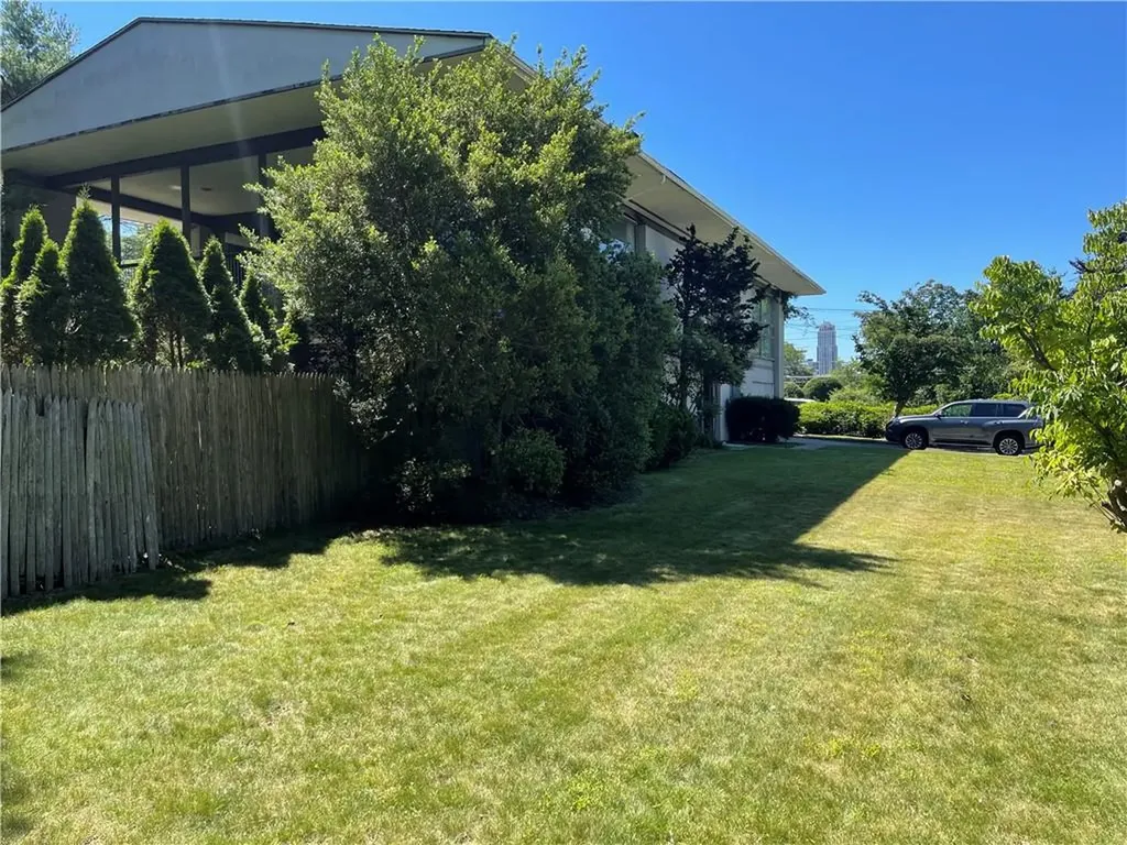 76 Echo Bay Drive New Rochelle NY 10805