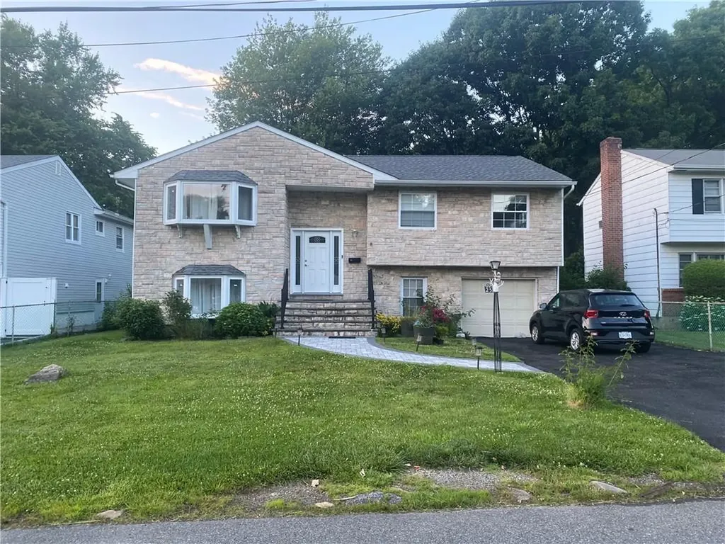 25 E Fort Hill Road Yonkers NY 10710