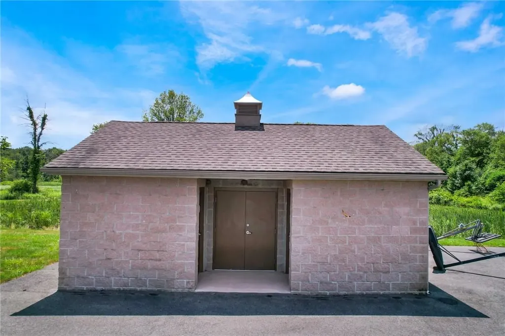 422 M And M Road Middletown NY 10940