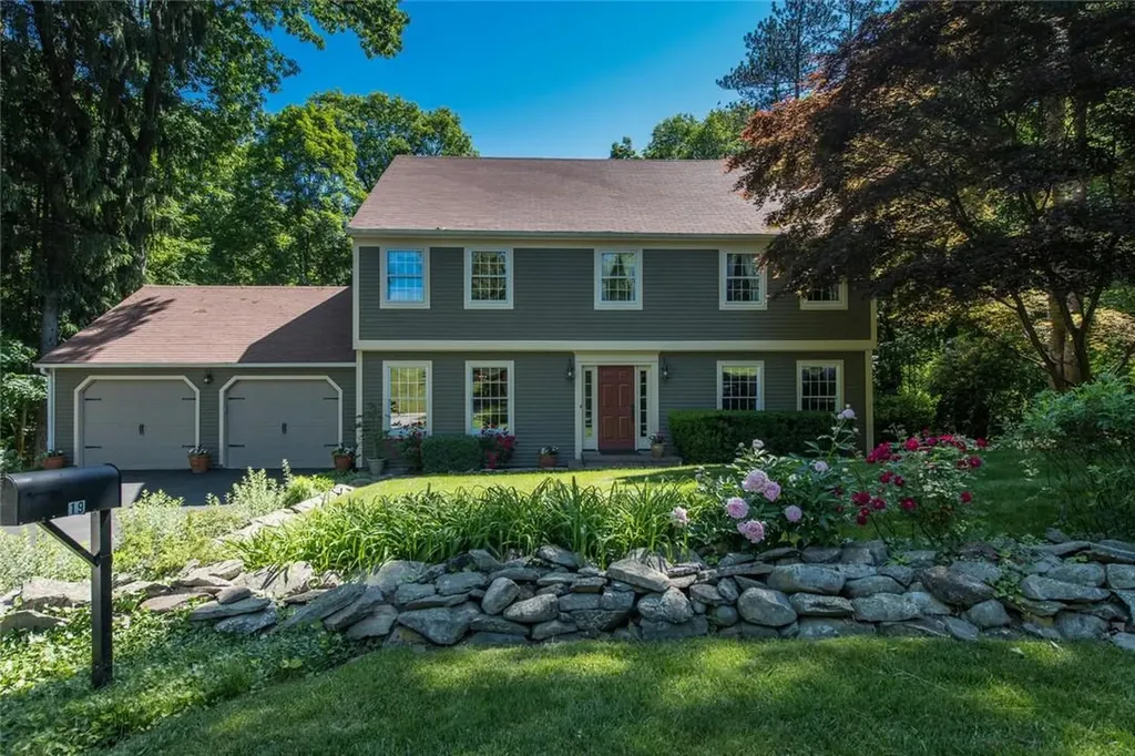 19 Heathbrook Drive Poughkeepsie NY 12603