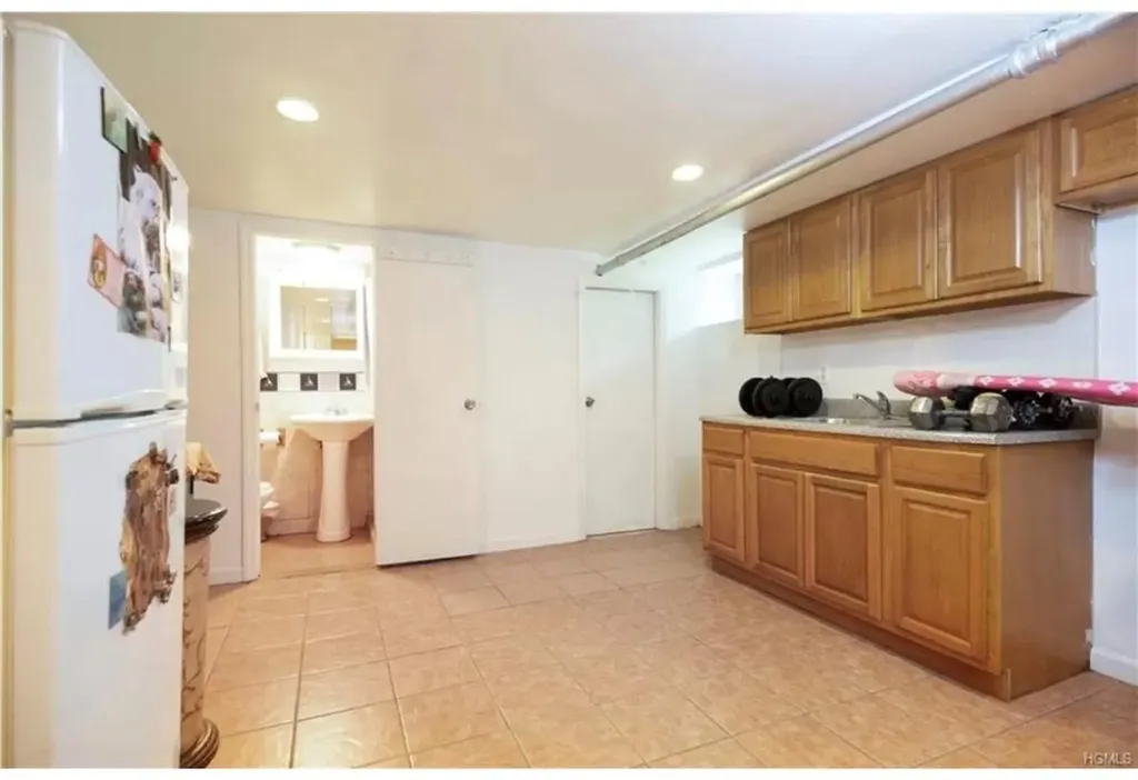 5653 Post Road Bronx NY 10471