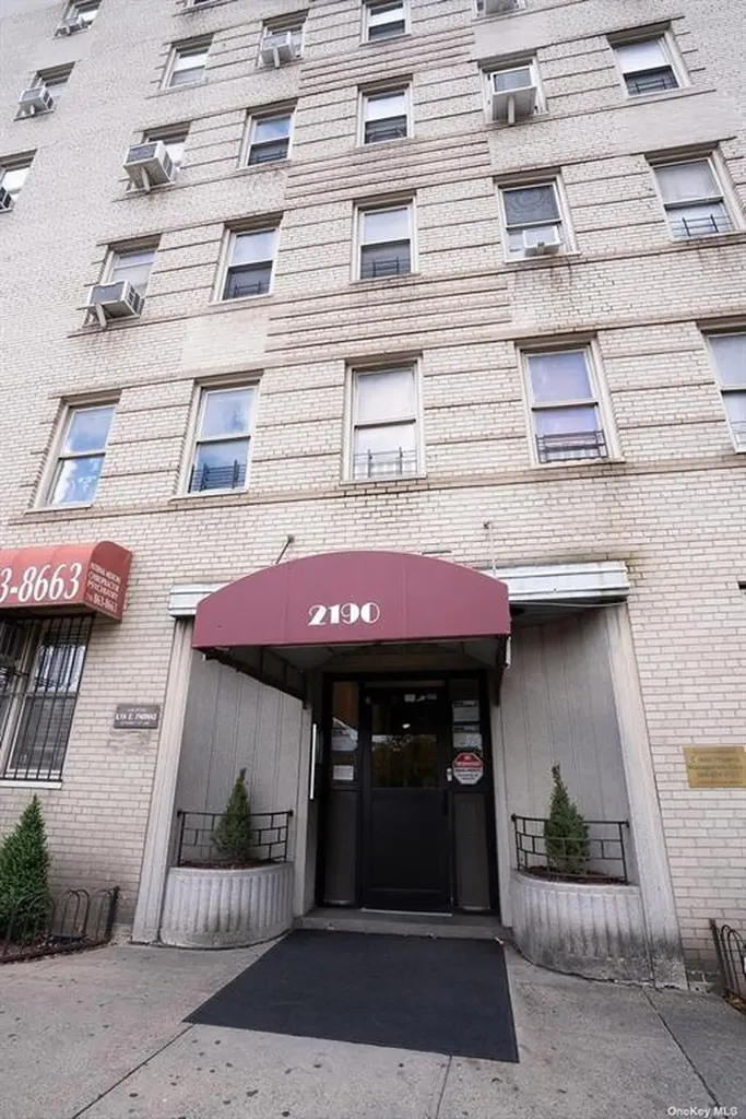 2190 Boston Road Bronx NY 10462