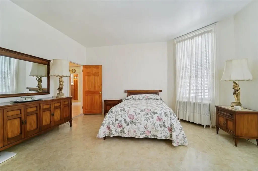 35 N 10th Avenue Mount Vernon NY 10550
