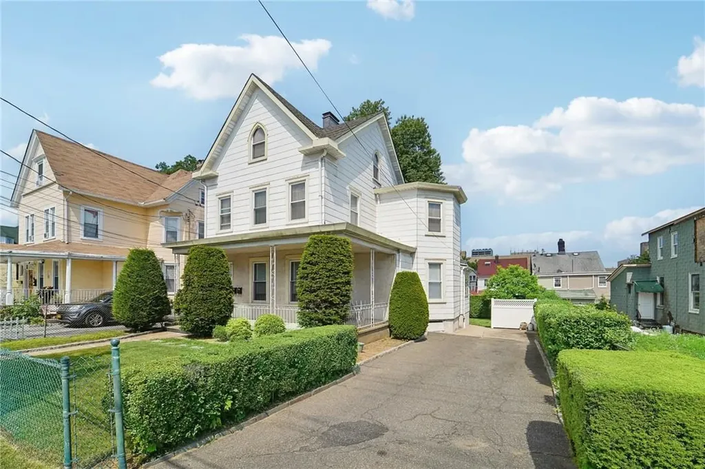 35 N 10th Avenue Mount Vernon NY 10550
