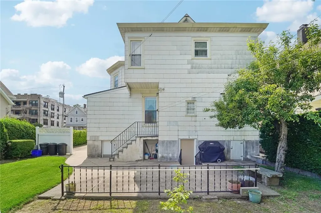 35 N 10th Avenue Mount Vernon NY 10550