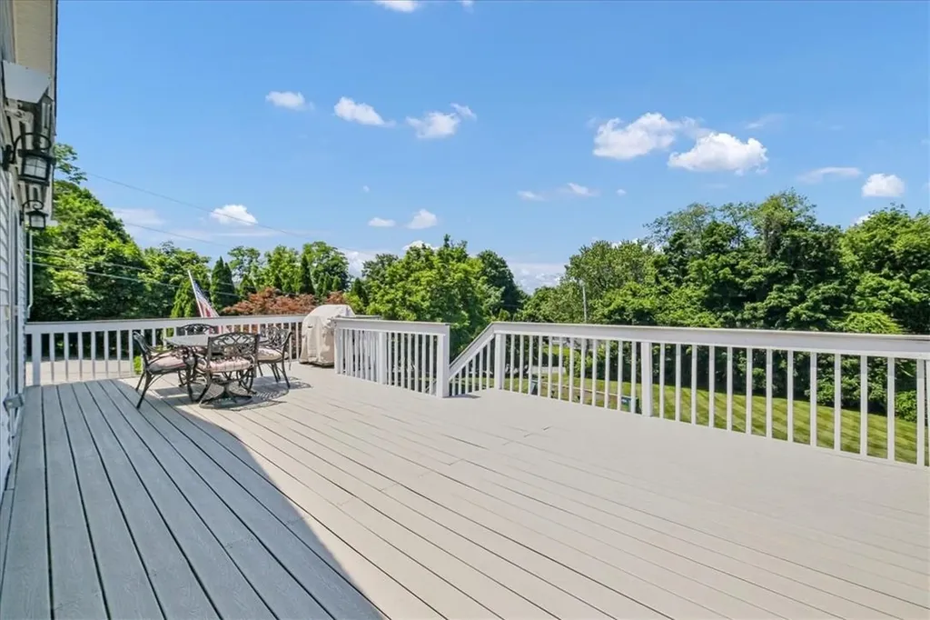 14 Gleneida Boulevard Mahopac NY 10541