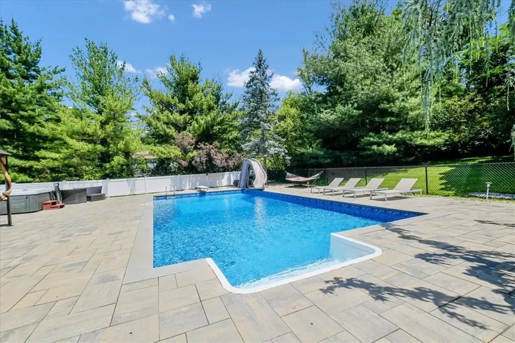 14 Gleneida Boulevard Mahopac NY 10541