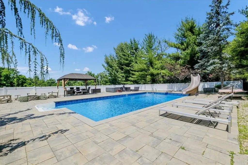 14 Gleneida Boulevard Mahopac NY 10541