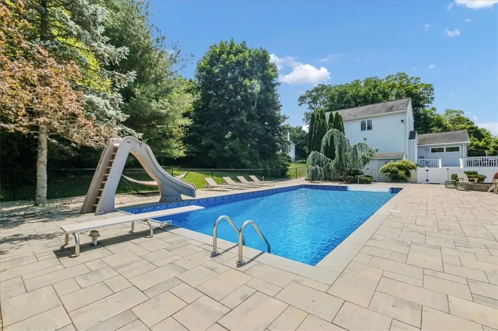 14 Gleneida Boulevard Mahopac NY 10541