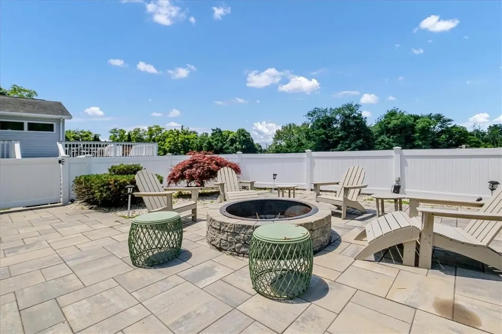 14 Gleneida Boulevard Mahopac NY 10541