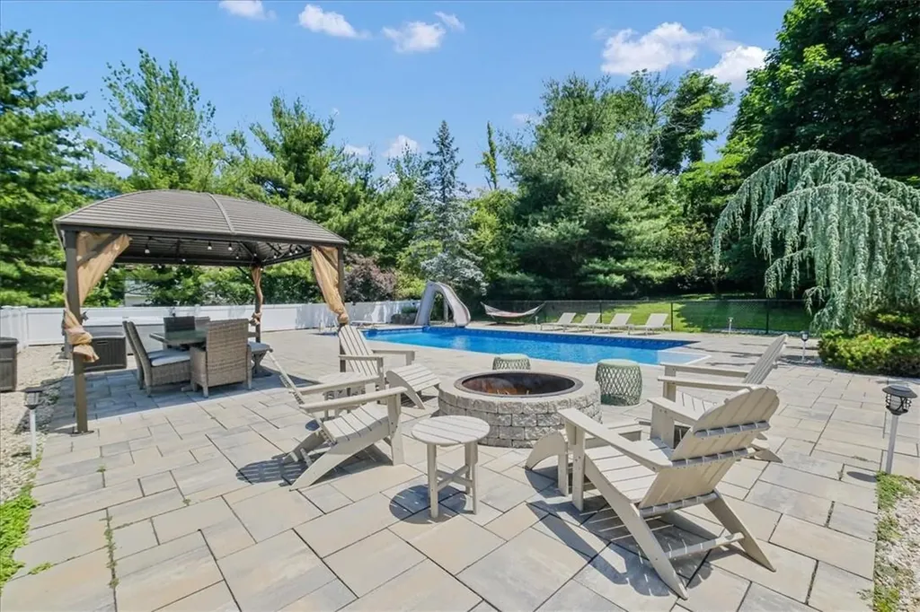 14 Gleneida Boulevard Mahopac NY 10541