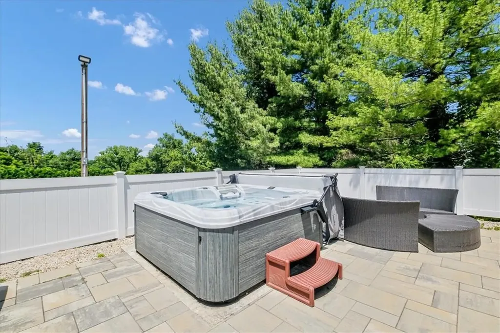 14 Gleneida Boulevard Mahopac NY 10541