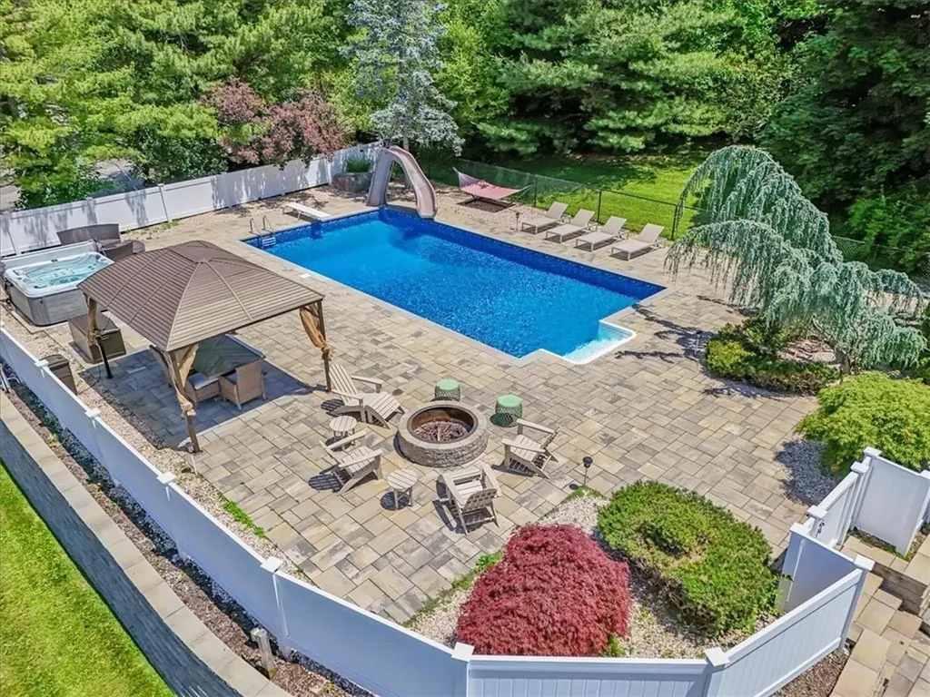14 Gleneida Boulevard Mahopac NY 10541