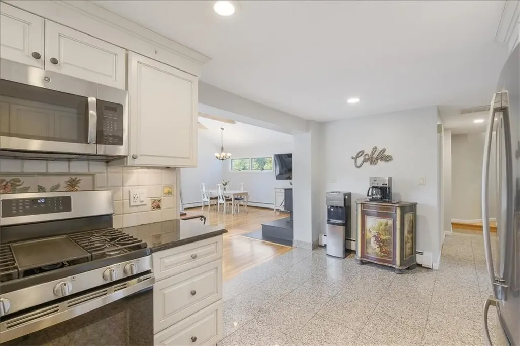 14 Gleneida Boulevard Mahopac NY 10541