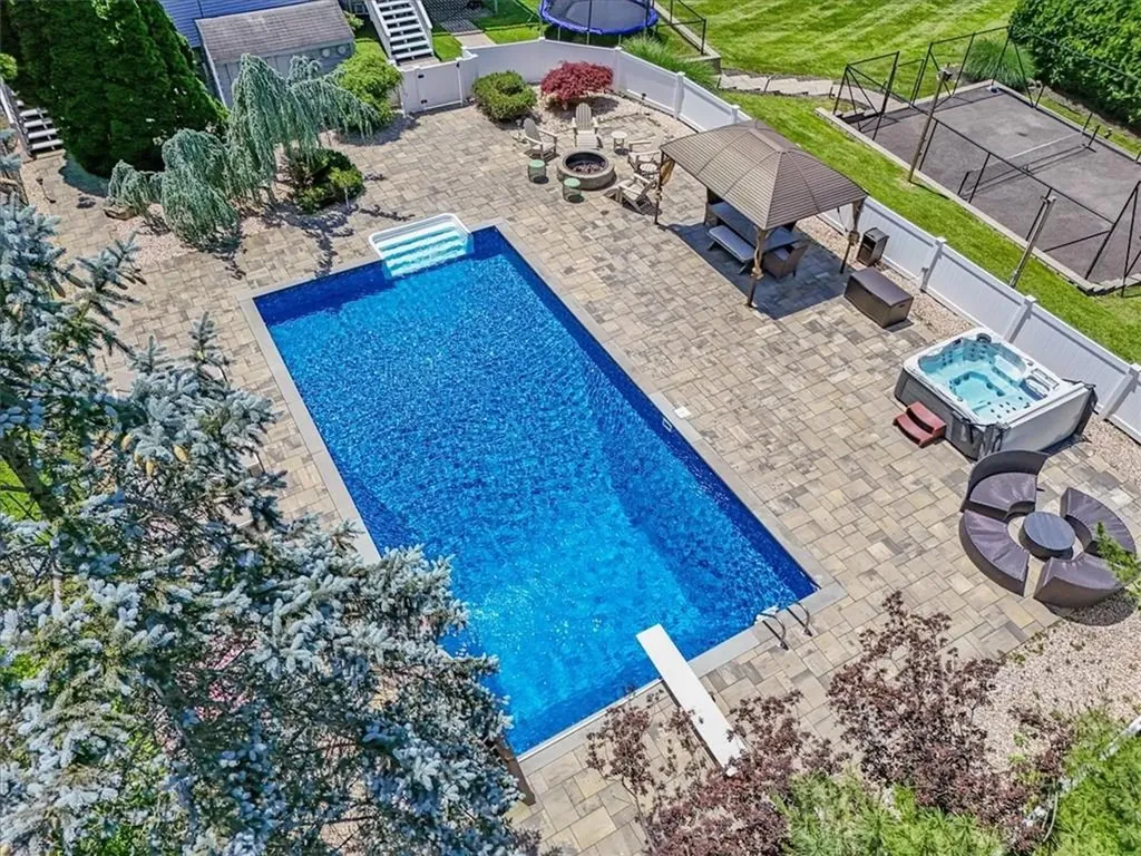 14 Gleneida Boulevard Mahopac NY 10541