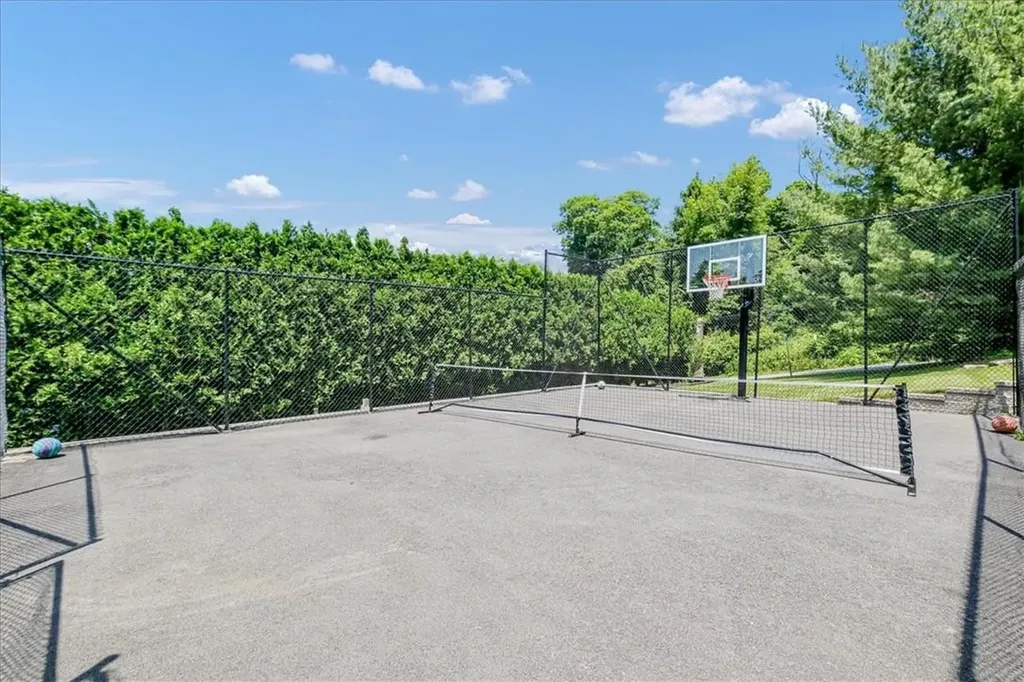 14 Gleneida Boulevard Mahopac NY 10541