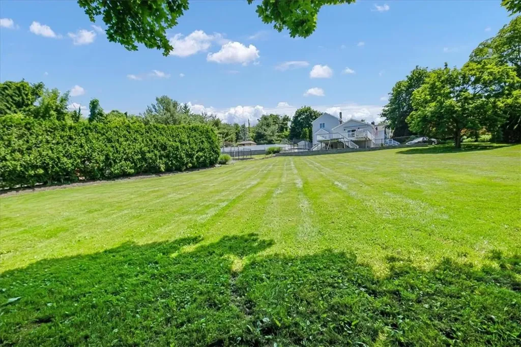 14 Gleneida Boulevard Mahopac NY 10541
