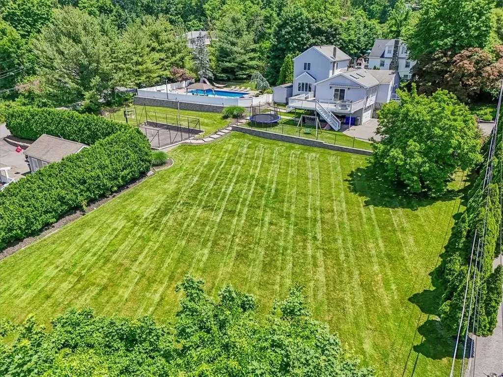 14 Gleneida Boulevard Mahopac NY 10541