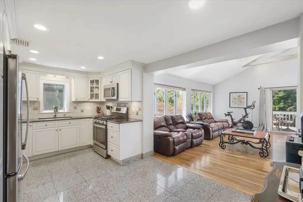 14 Gleneida Boulevard Mahopac NY 10541