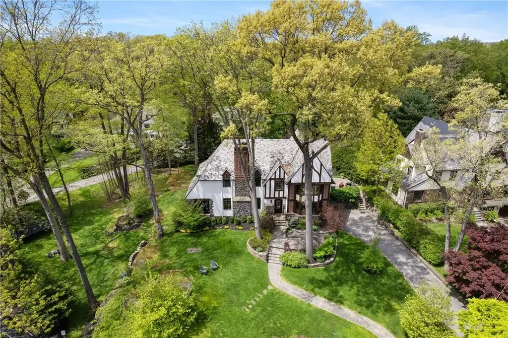 10 Beechtree Drive Larchmont NY 10538