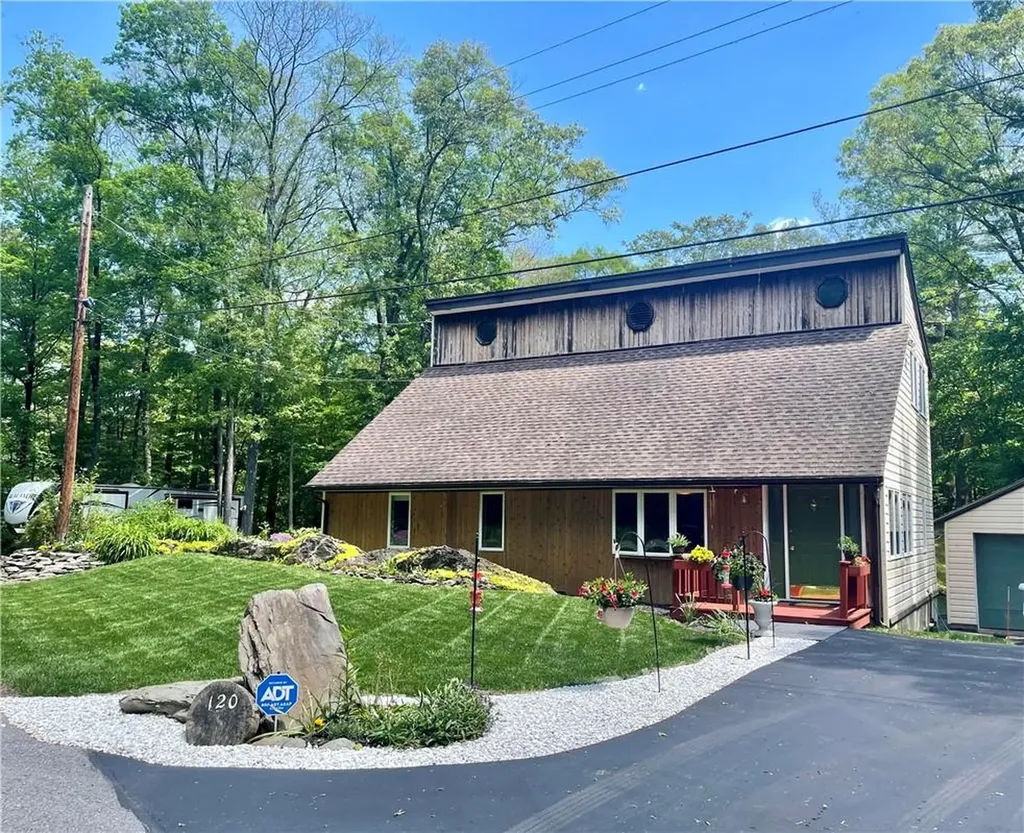 120 Horns Park N Hyde Park NY 12538