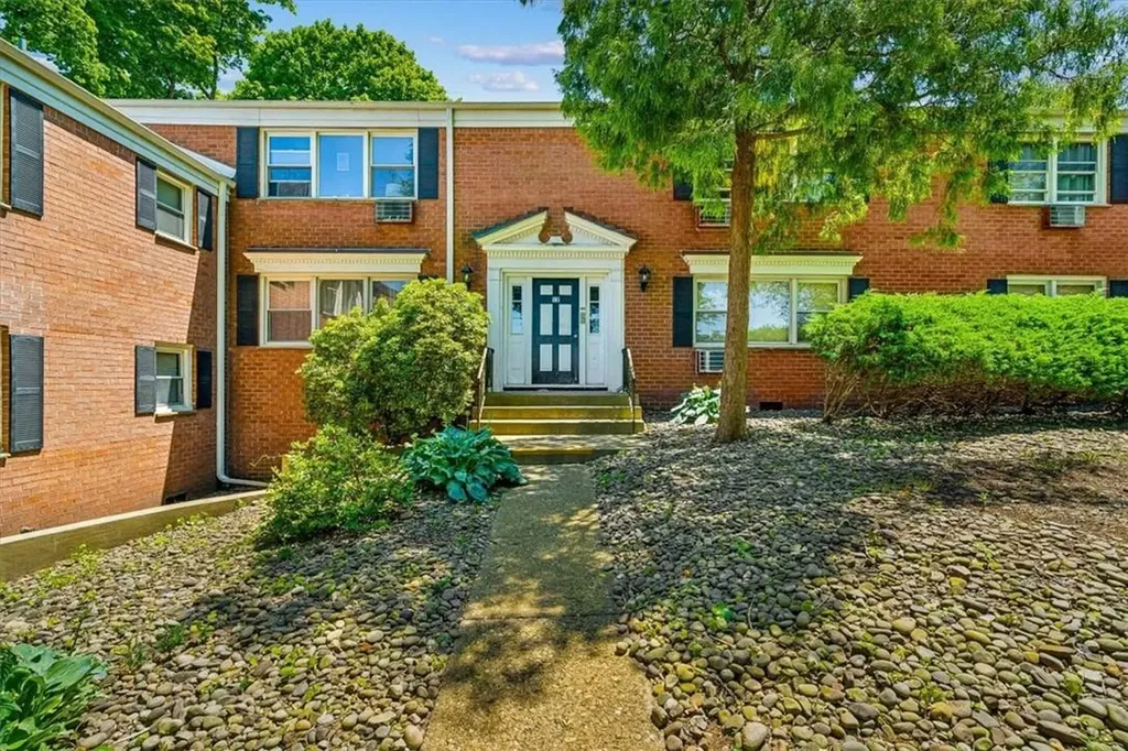12 Bon Aire Circle Suffern NY 10901