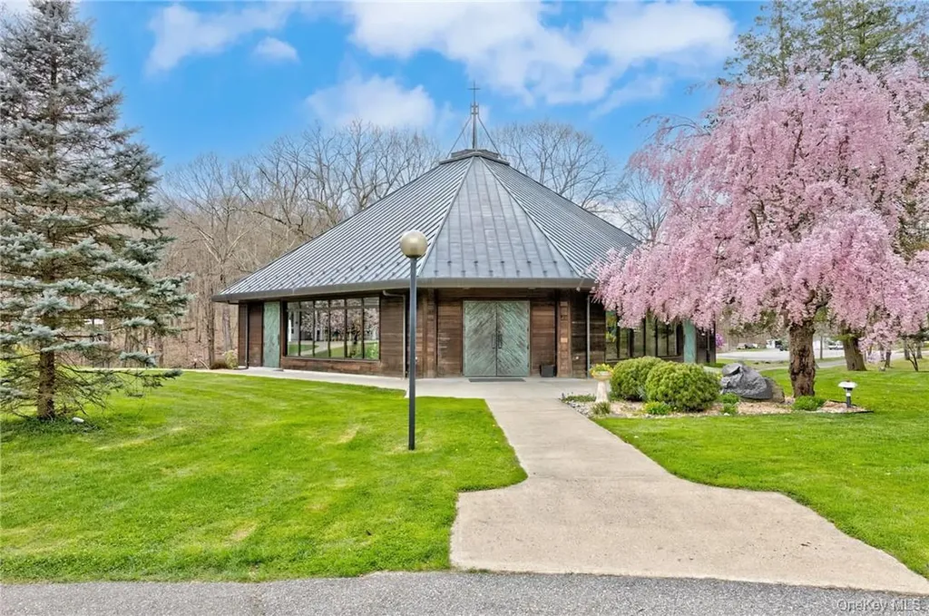 200 Cardinal Road Hyde Park NY 12538