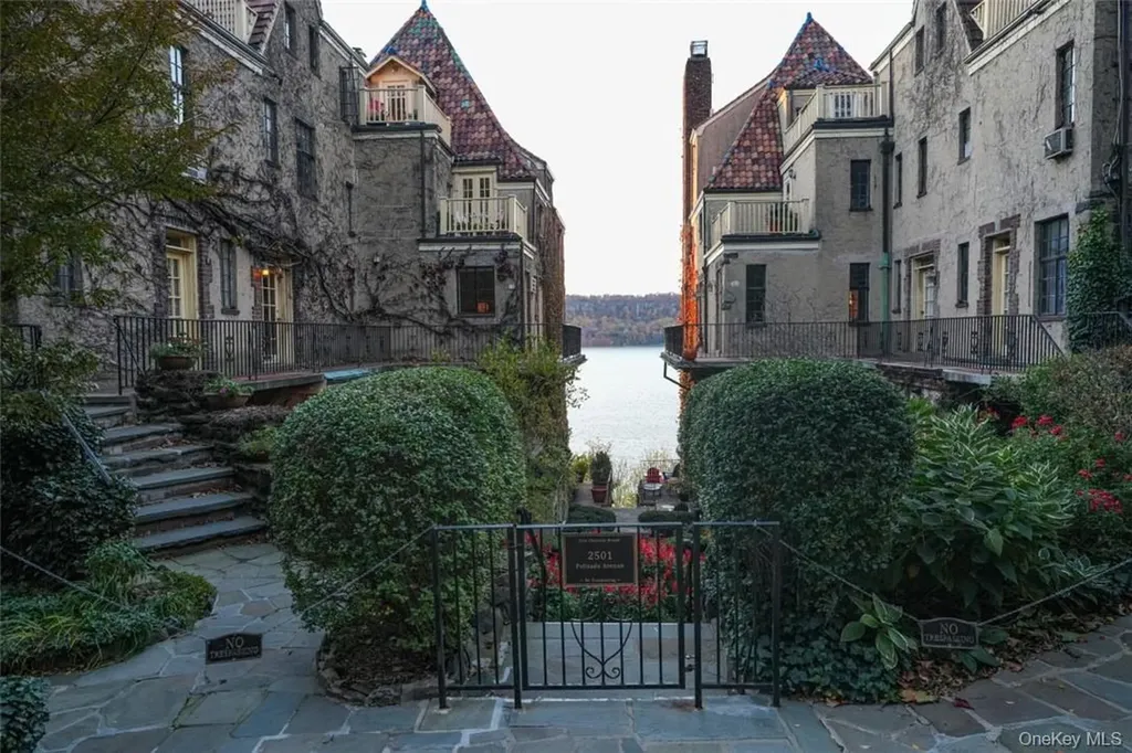 2501 Palisade Avenue Bronx NY 10463