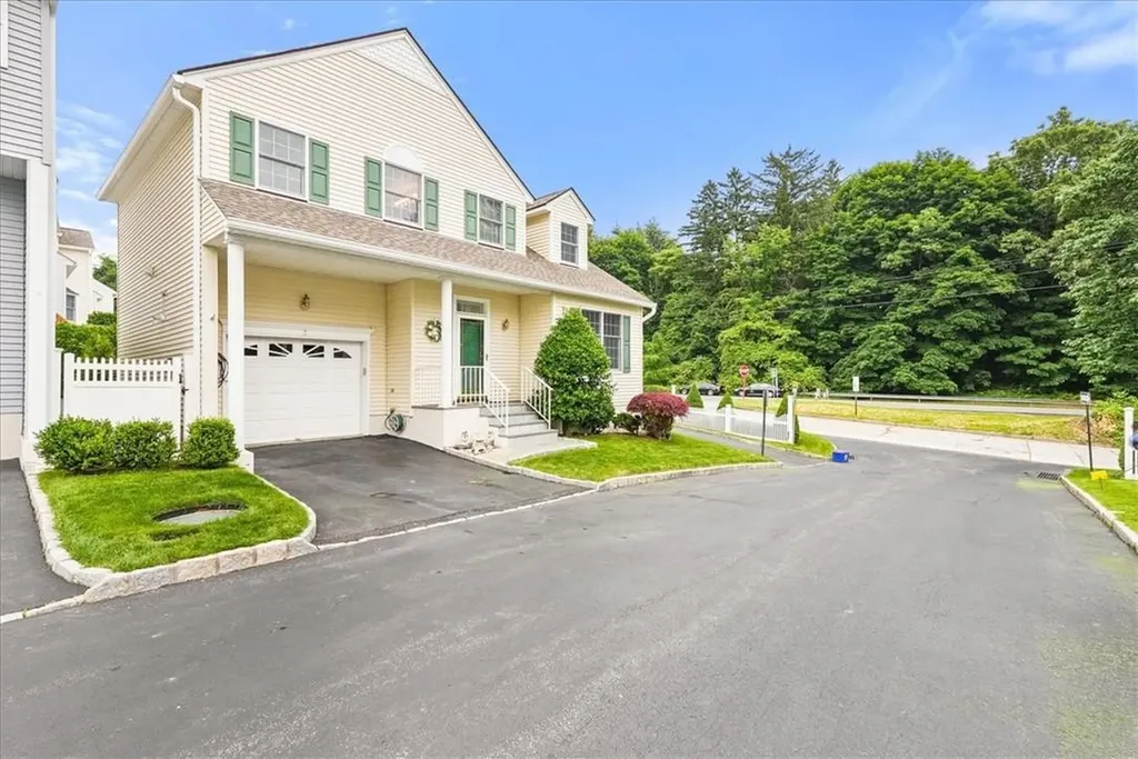 3 Lakeside Drive Valhalla NY 10595