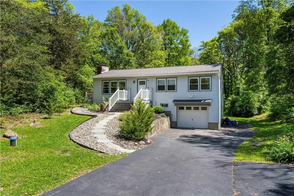 48 Valley View Road Pleasant Valley NY 12569